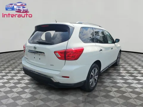More photos of 2017 Nissan Pathfinder S Sport Utility 4D at Interauto, MA