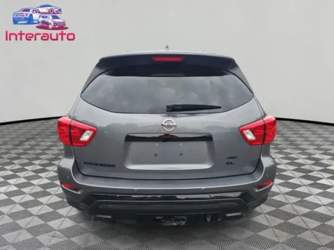 More photos of 2020 Nissan Pathfinder SL Sport Utility 4D at Interauto, MA