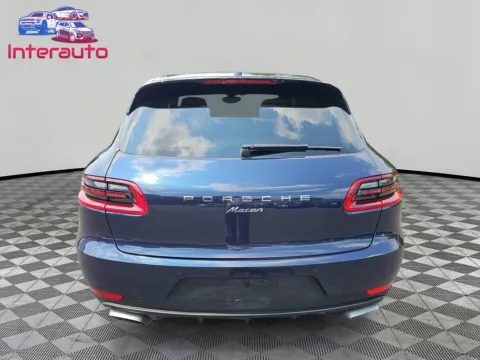 More photos of 2018 Porsche Macan Sport Utility 4D at Interauto, MA