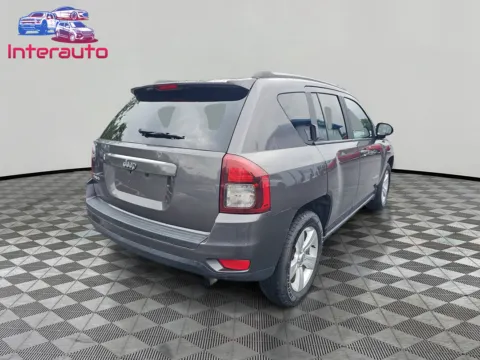 More photos of 2016 Jeep Compass Sport SUV 4D at Interauto, MA