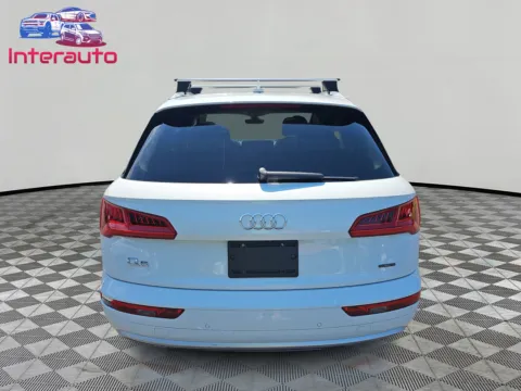 More photos of 2020 Audi Q5 45 TFSI Premium Sport Utility 4D at Interauto, MA