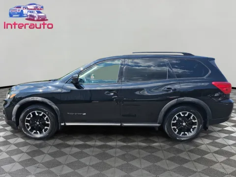 Photos of 2020 Nissan Pathfinder SL Sport Utility 4D for sale in Plainville, MA at Interauto