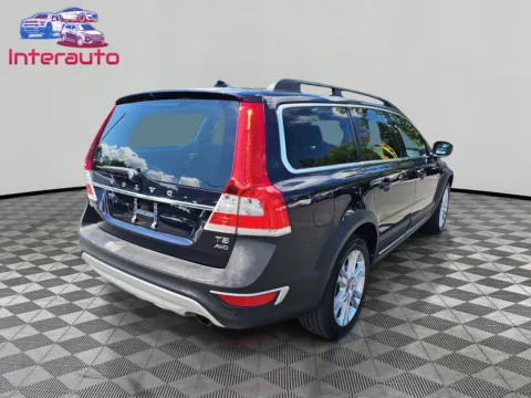 More photos of 2016 Volvo XC70 T5 Platinum Wagon 4D at Interauto, MA