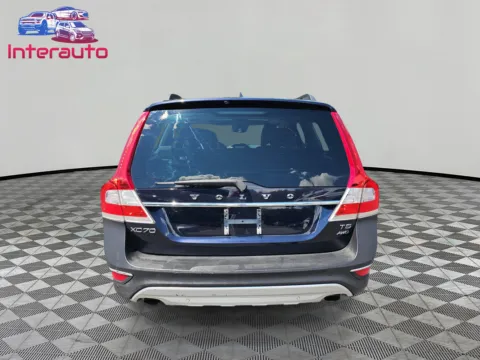 More photos of 2016 Volvo XC70 T5 Platinum Wagon 4D at Interauto, MA