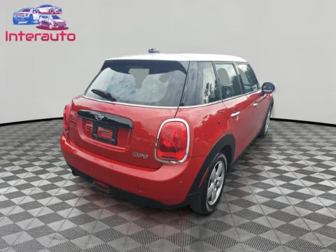More photos of 2017 MINI Hardtop 4 Door Cooper Hatchback 4D at Interauto, MA