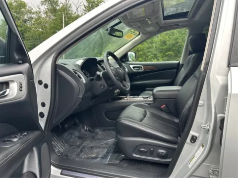 More photos of 2019 Nissan Pathfinder Platinum Sport Utility 4D at Interauto, MA