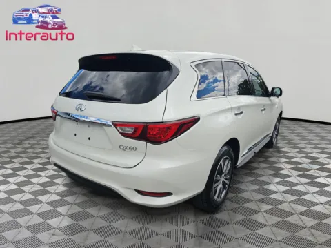 More photos of 2016 INFINITI QX60 3.5 Sport Utility 4D at Interauto, MA