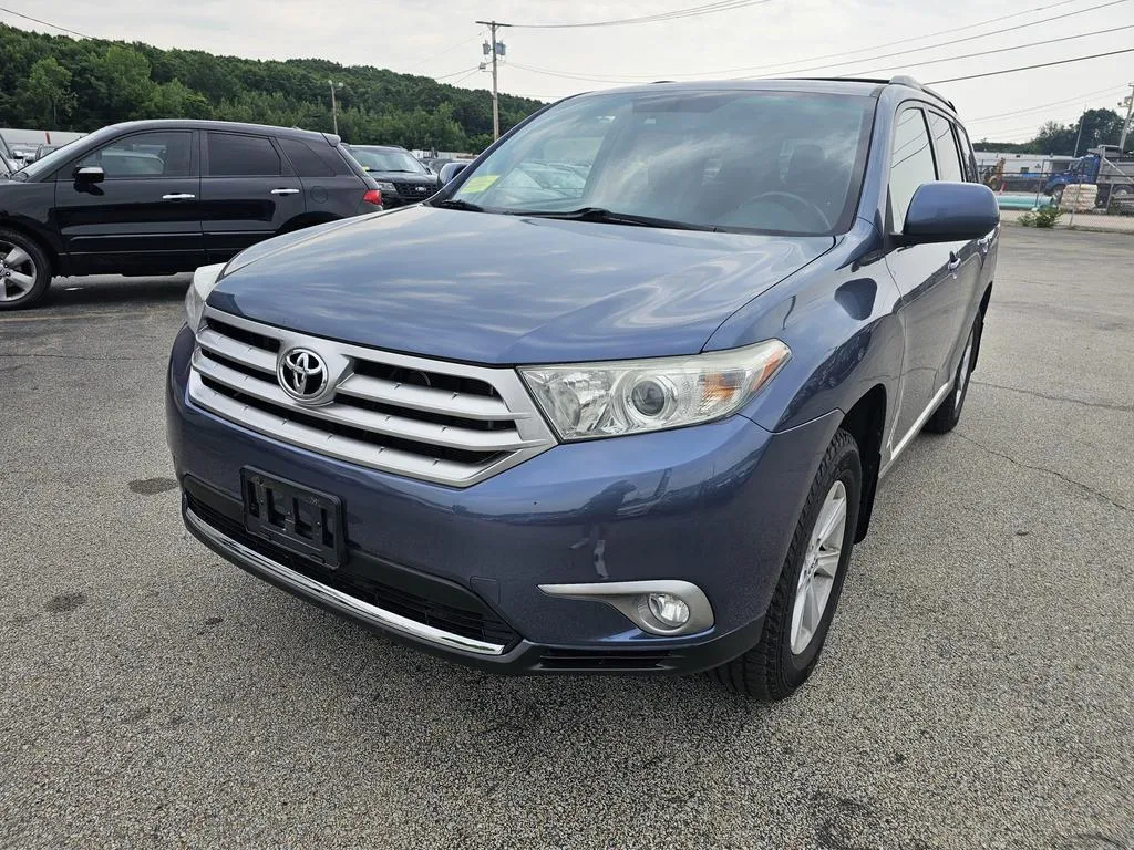 2013 Toyota Highlander SE Sport Utility 4D for sale in Plainville, MA