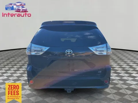More photos of 2017 Toyota Sienna SE Minivan 4D at Interauto, MA