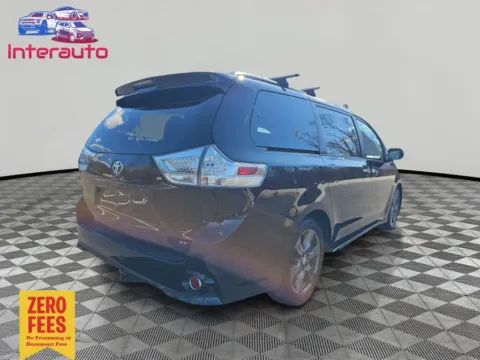 More photos of 2017 Toyota Sienna SE Minivan 4D at Interauto, MA