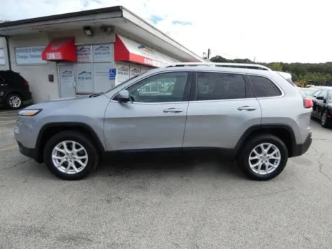Photos of 2016 Jeep Cherokee Latitude Sport Utility 4D for sale in Worcester, MA at Interauto