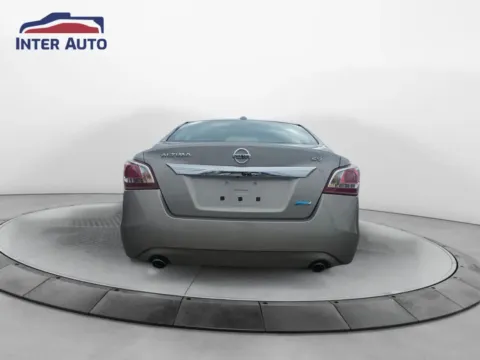 More photos of 2013 Nissan Altima 2.5 SV Sedan 4D at Interauto, MA