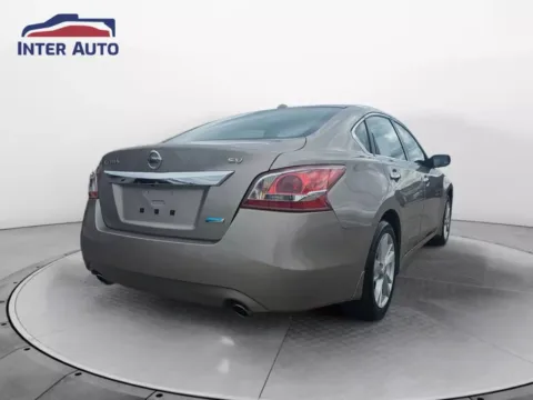 More photos of 2013 Nissan Altima 2.5 SV Sedan 4D at Interauto, MA