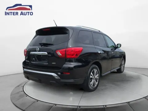 More photos of 2018 Nissan Pathfinder S Sport Utility 4D at Interauto, MA