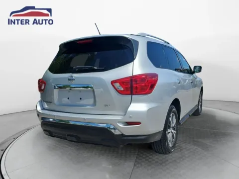 More photos of 2017 Nissan Pathfinder SV Sport Utility 4D at Interauto, MA