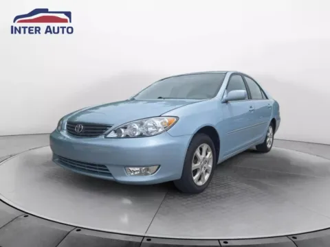 Used 2006 Toyota Sienna LE Minivan 4D for sale in Worcester