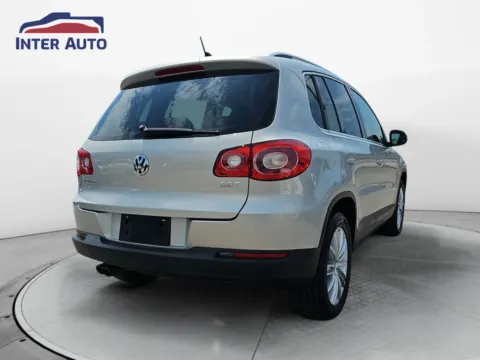 More photos of 2009 Volkswagen Tiguan S Sport Utility 4D at Interauto, MA
