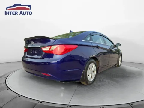 More photos of 2013 Hyundai Sonata GLS Sedan 4D at Interauto, MA