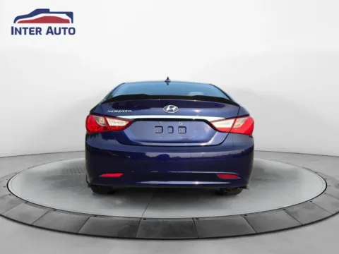 More photos of 2013 Hyundai Sonata GLS Sedan 4D at Interauto, MA