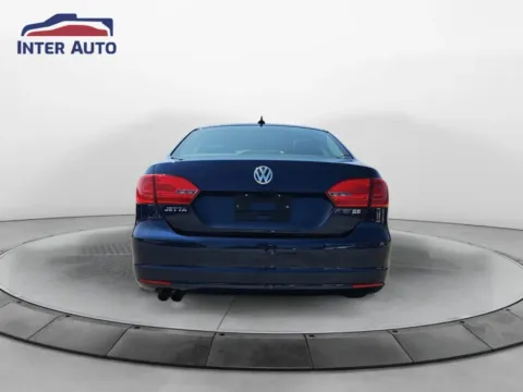 More photos of 2014 Volkswagen Jetta 1.8T SE Sedan 4D at Interauto, MA