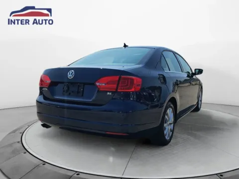 More photos of 2014 Volkswagen Jetta 1.8T SE Sedan 4D at Interauto, MA