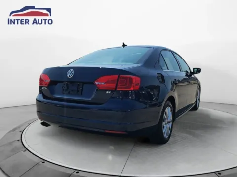 More photos of 2014 Volkswagen Jetta 1.8T SE Sedan 4D at Interauto, MA