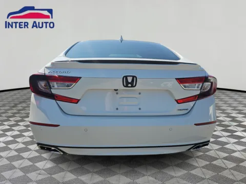 More photos of 2018 Honda Accord Touring Sedan 4D at Interauto, MA