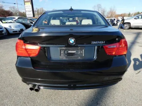 More photos of 2011 BMW 3 Series 328i xDrive Sedan 4D at Interauto, MA