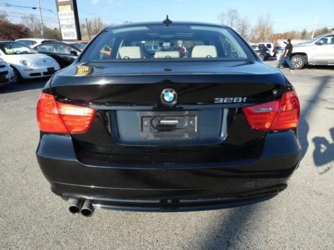 More photos of 2011 BMW 3 Series 328i xDrive Sedan 4D at Interauto, MA