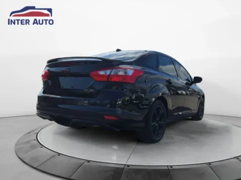 More photos of 2014 Ford Focus SE Sedan 4D at Interauto, MA