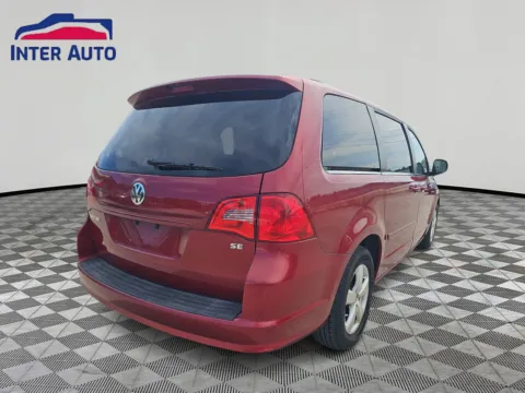 More photos of 2011 Volkswagen Routan SE Minivan 4D at Interauto, MA