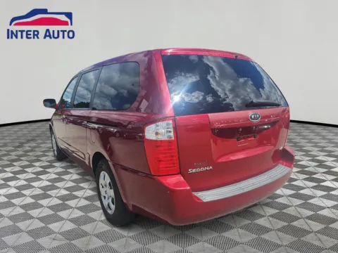 Another view of 2006 Kia Sedona LX Minivan 4D for sale in Worcester, MA at Interauto