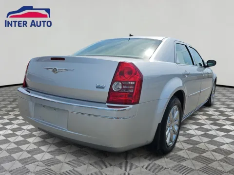 More photos of 2008 Chrysler 300 Touring Sedan 4D at Interauto, MA