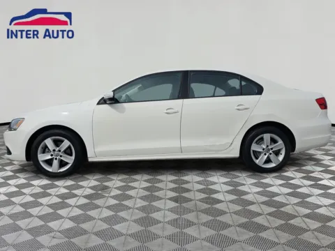 Photos of 2012 Volkswagen Jetta 2.5L SE Sedan 4D for sale in Worcester, MA at Interauto