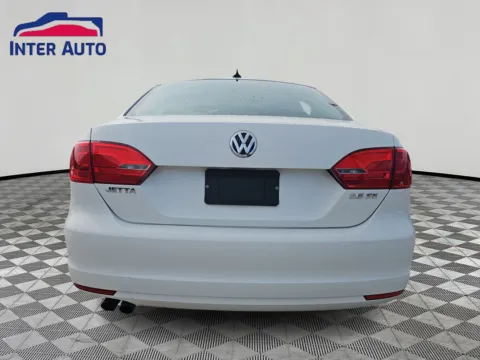 More photos of 2012 Volkswagen Jetta 2.5L SE Sedan 4D at Interauto, MA