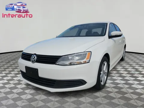 White 2012 Volkswagen Jetta 2.5L SE Sedan 4D for sale in Plainville, MA