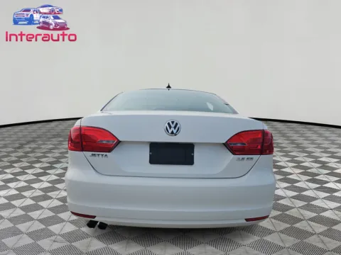 More photos of 2012 Volkswagen Jetta 2.5L SE Sedan 4D at Interauto, MA