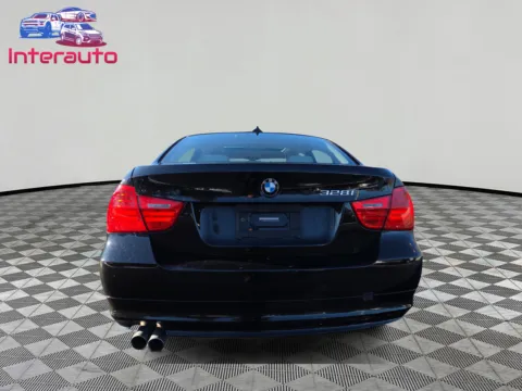 More photos of 2011 BMW 3 Series 328i xDrive Sedan 4D at Interauto, MA