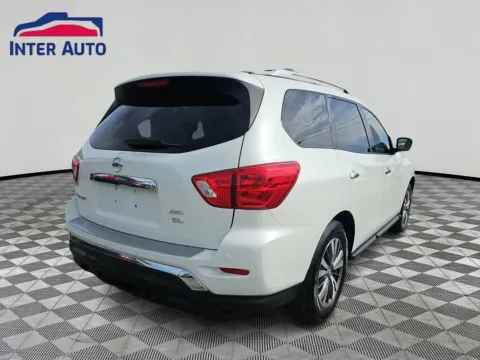 More photos of 2017 Nissan Pathfinder SL Sport Utility 4D at Interauto, MA