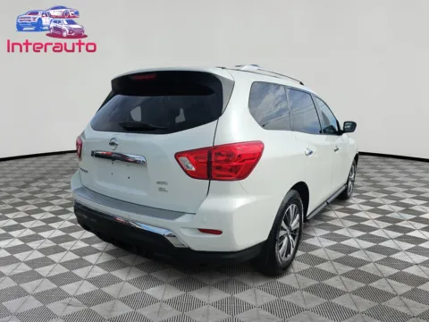 More photos of 2017 Nissan Pathfinder SL Sport Utility 4D at Interauto, MA