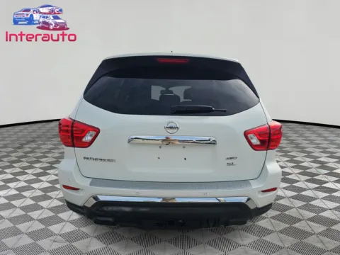 More photos of 2017 Nissan Pathfinder SL Sport Utility 4D at Interauto, MA