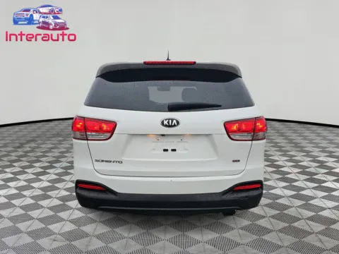 More photos of 2016 Kia Sorento LX Sport Utility 4D at Interauto, MA