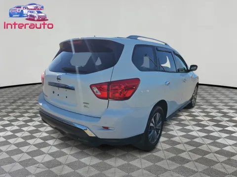 More photos of 2018 Nissan Pathfinder SL Sport Utility 4D at Interauto, MA