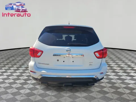 More photos of 2018 Nissan Pathfinder SL Sport Utility 4D at Interauto, MA