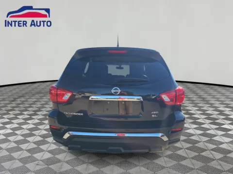 More photos of 2018 Nissan Pathfinder SL Sport Utility 4D at Interauto, MA