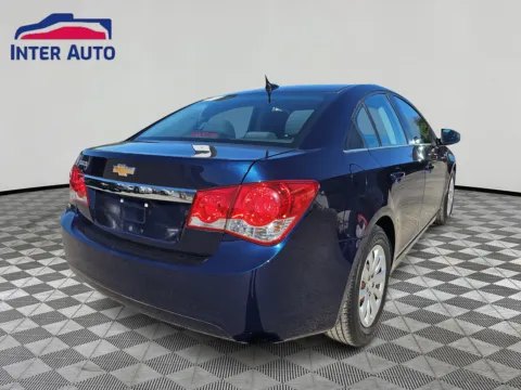 More photos of 2011 Chevrolet Cruze LS Sedan 4D at Interauto, MA