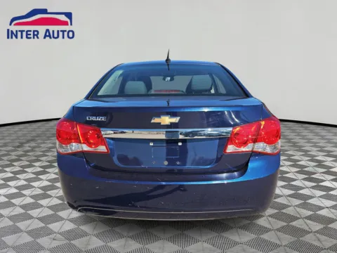 More photos of 2011 Chevrolet Cruze LS Sedan 4D at Interauto, MA