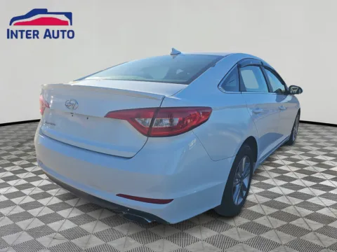 More photos of 2016 Hyundai Sonata SE Sedan 4D at Interauto, MA