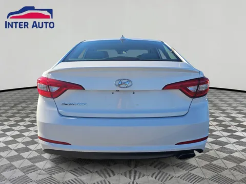 More photos of 2016 Hyundai Sonata SE Sedan 4D at Interauto, MA