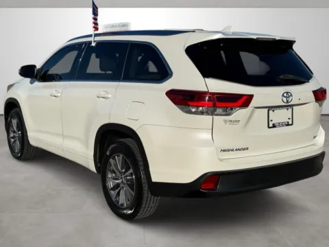 More photos of 2017 Toyota Highlander at Tri-State Motor Company, AR